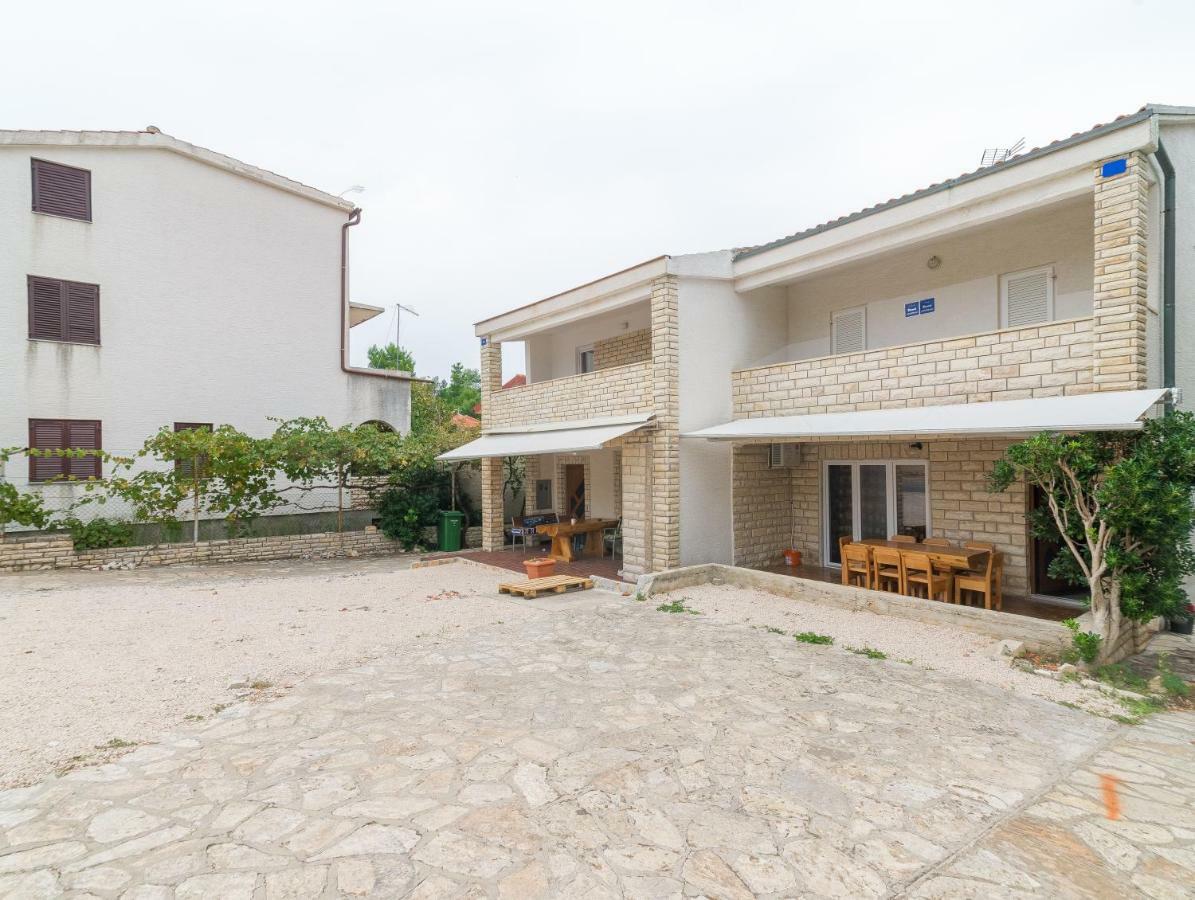 Apartments Domi Vir Exterior photo