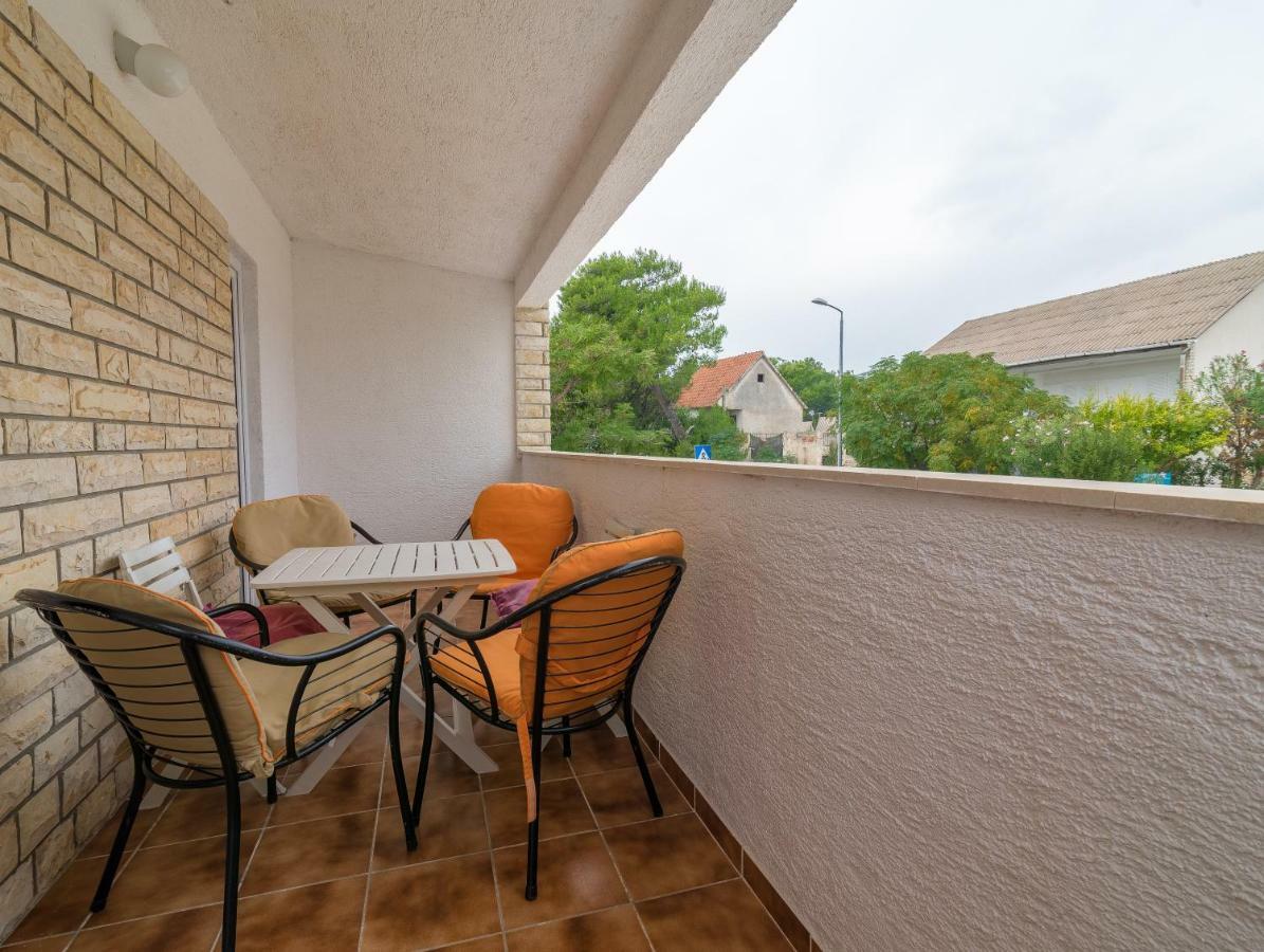 Apartments Domi Vir Exterior photo